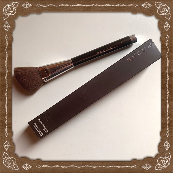 BECCA Other - BECCA Angled Highlighting Brush